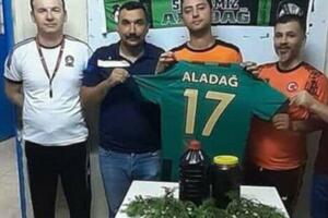 Godina ugovora za 10 kilograma melase?!