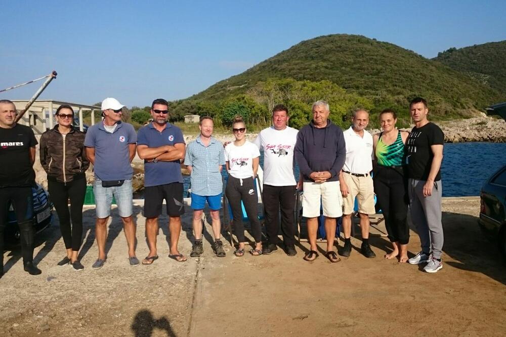 Dio učesnika jučerašnje ronilačke ekspedicije, Foto: Privatna arhiva