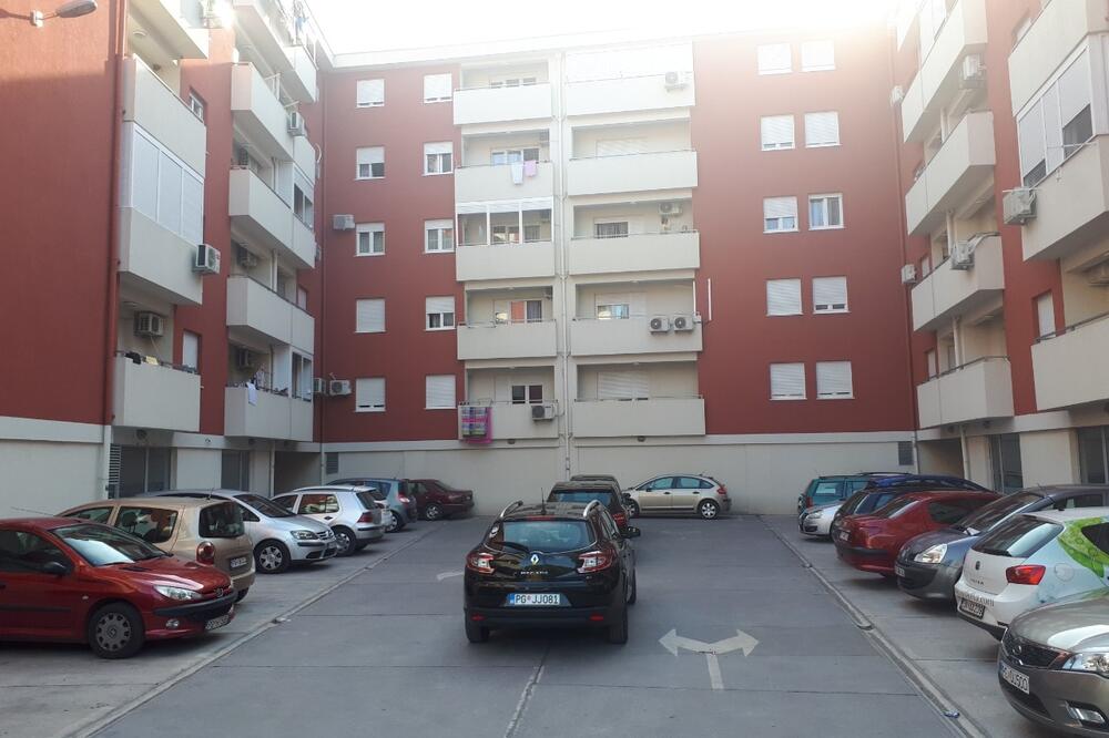 Sporna zgrada ima oko 160 stanova, Foto: Privatna arhiva