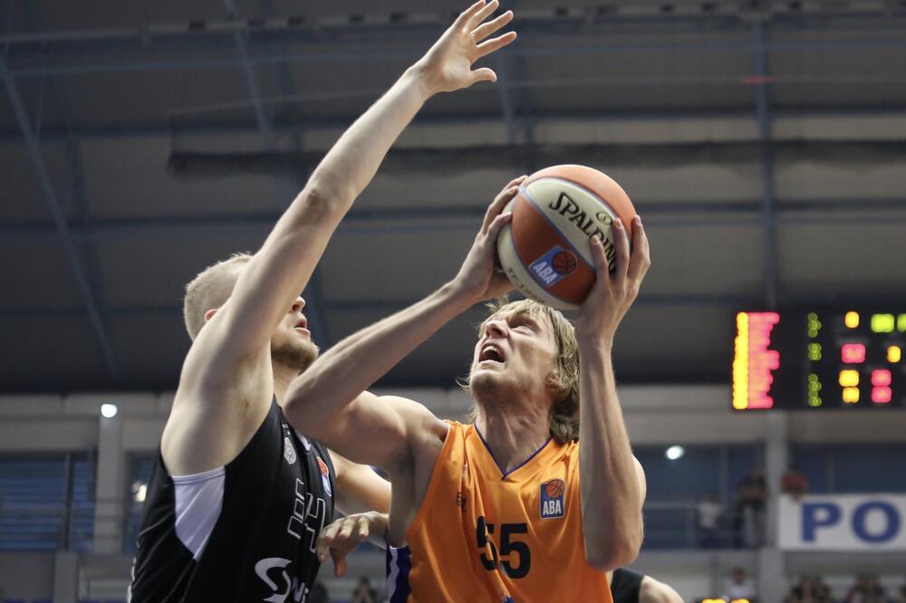 Uroš Luković na prošlogodišnjem duelu sa Partizanom u “Topolici”, Foto: Mornar/Media Pro