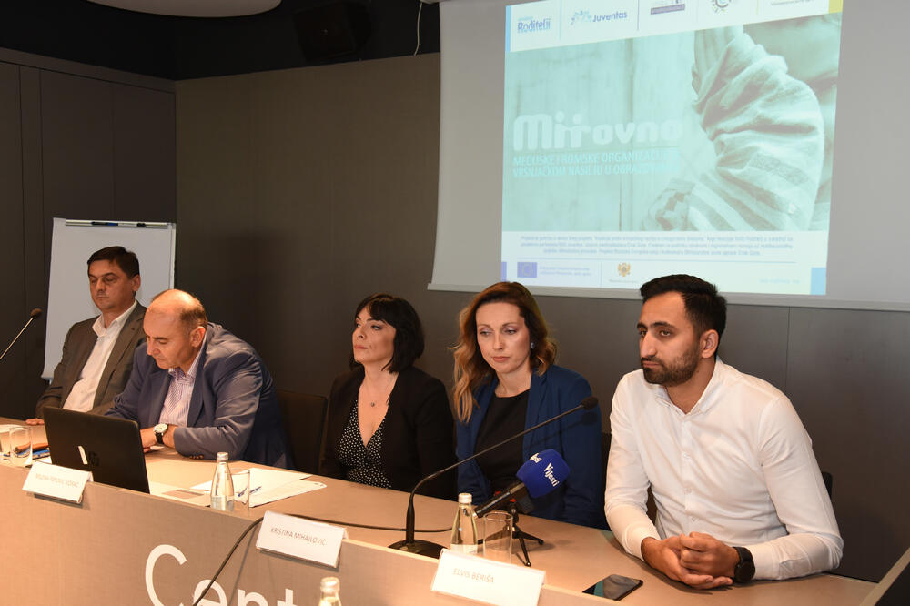 Sa javne tribine, Foto: Savo Prelević