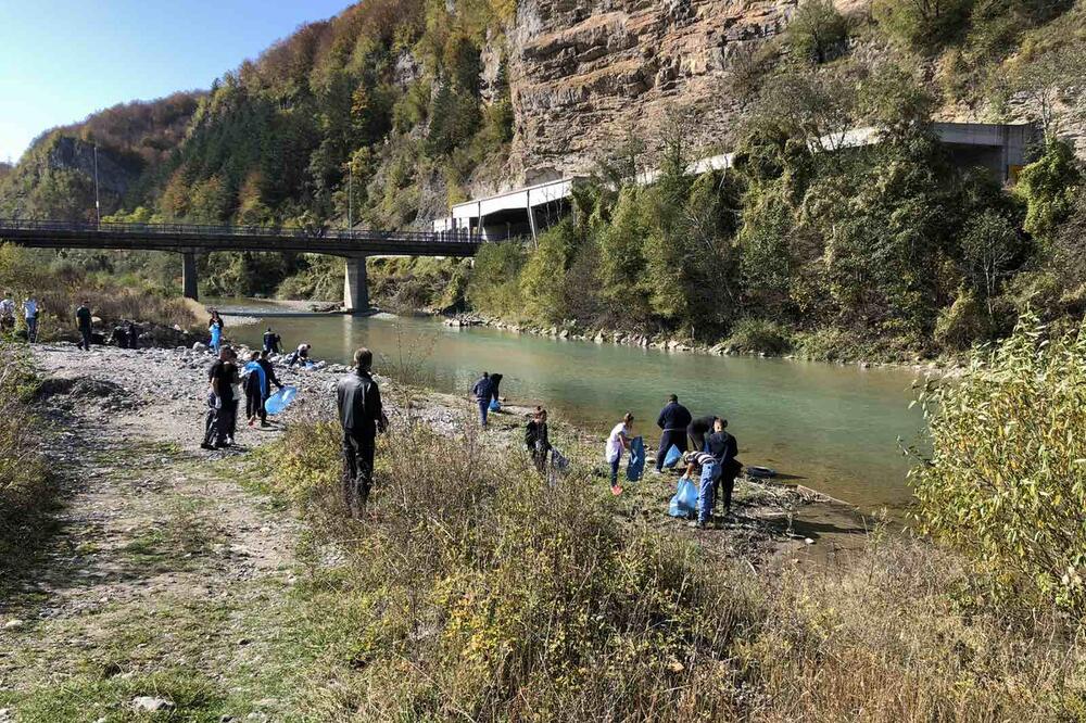 Sa današnje akcije čišćenja Tare