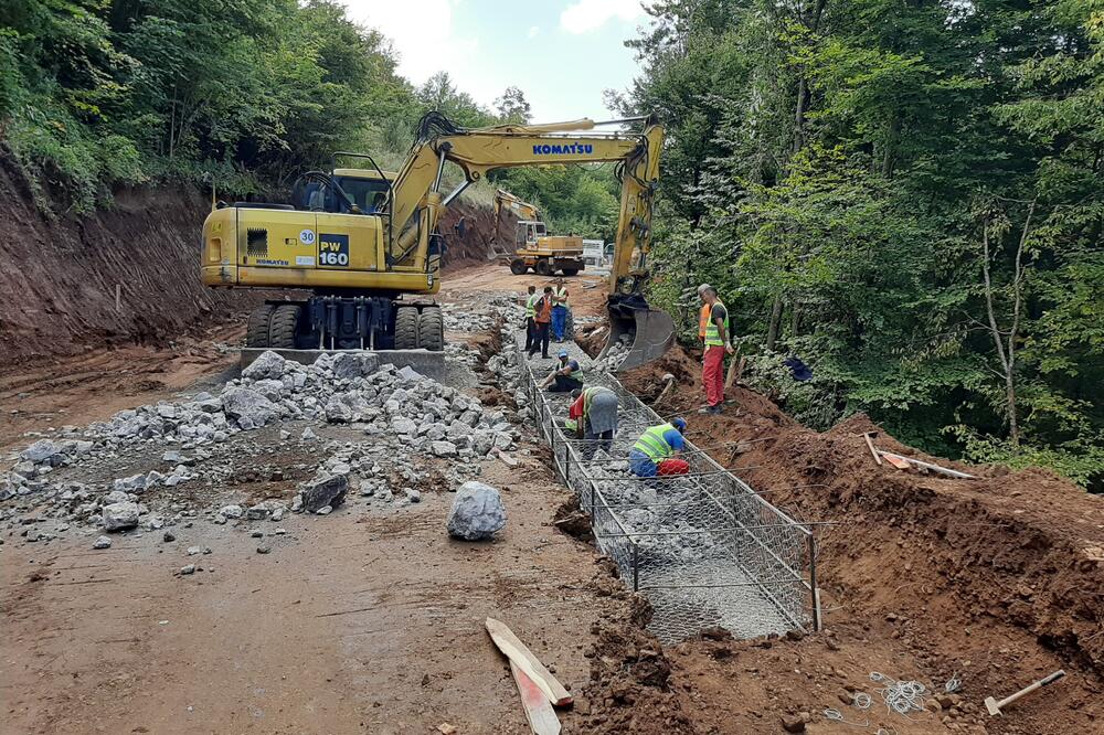 Radovi na putu prema Đalovića pećini, Foto: Vlada Crne Gore