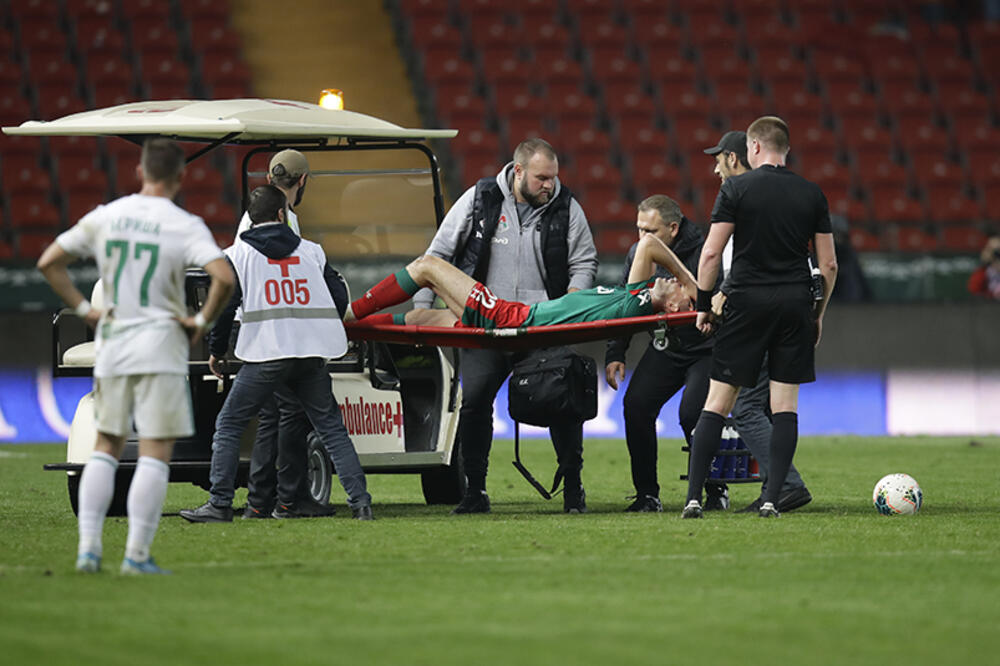 Đorđević na nosilima