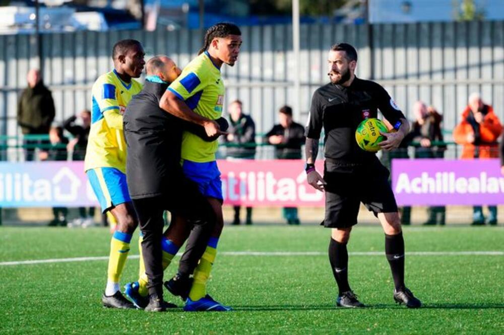 Sa prekinute utakmice FA kupa