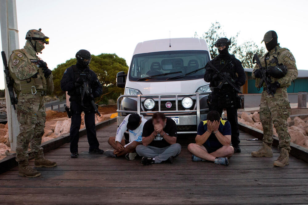 Policija privodi osumnjičene za šverc 1,2 tone metamfetamina u Melburnu u Australiji, Foto: Reuters