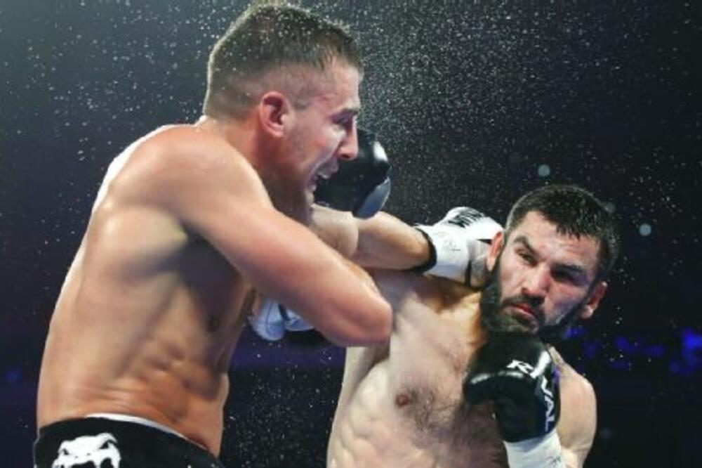 Artur Beterbijev pogađa Aleksandra Gvozdika