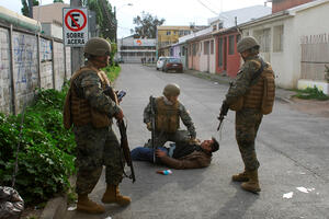 FOTO "Čile je u ratu": Vojne patrole u Santjagu prvi put od pada...