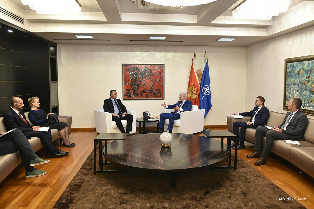 Sa sastanka, Foto: Saša Matić