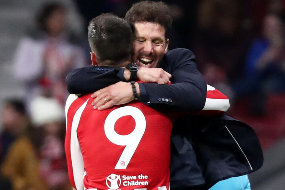 Simeone čestita Morati nakon gola protiv Leverkuzena, Foto: SERGIO PEREZ