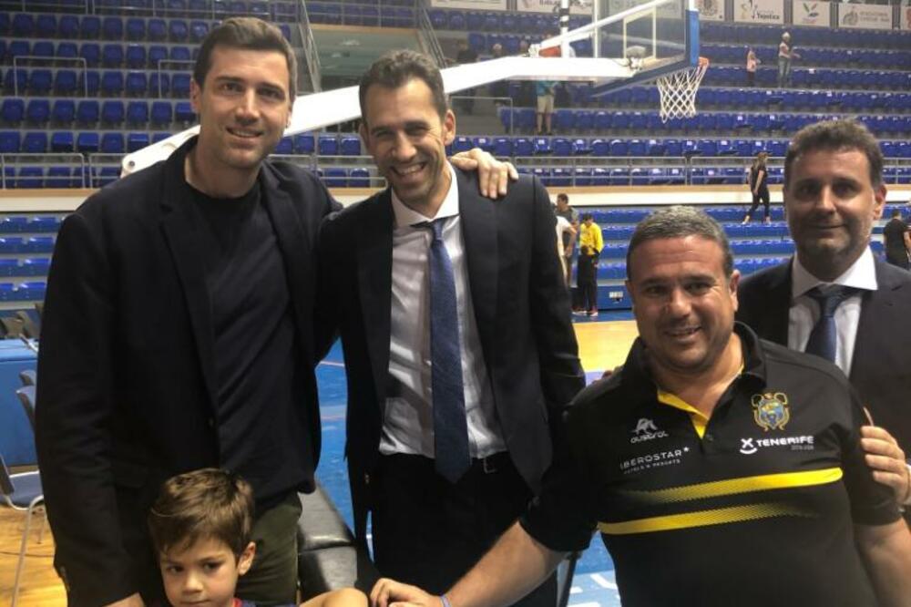 Blagota Sekulić sa dijelom stručnog štaba Tenerifea