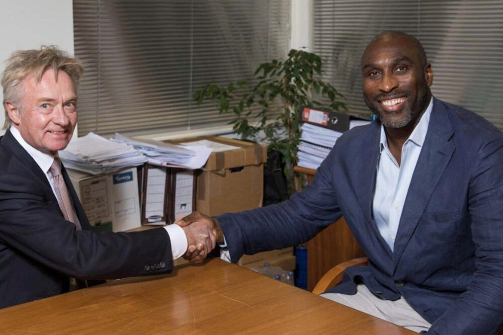 Kembel na potpisivanju ugovora, Foto: Twitter