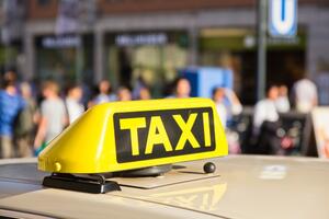 Boje jutra: Ko sve vozi taksi?