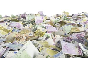 Vlada samo za bruto plate premašila plan za 33 miliona eura