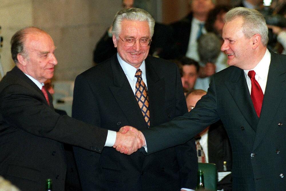 Alija Izetbegović, Franjo Tuđman i Slobodan Milošević, Foto: AP Photo/Giulio Broglio