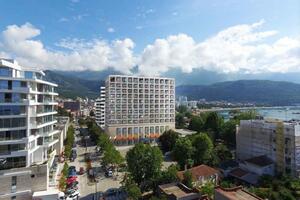 "Bemax" gradi Mićunovićev hotel u centru Budve