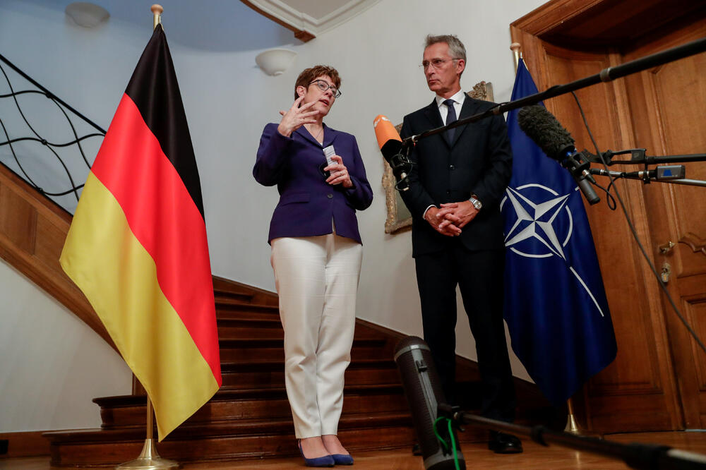 Kramp Karenbauer i Stoltenberg, Foto: Reuters