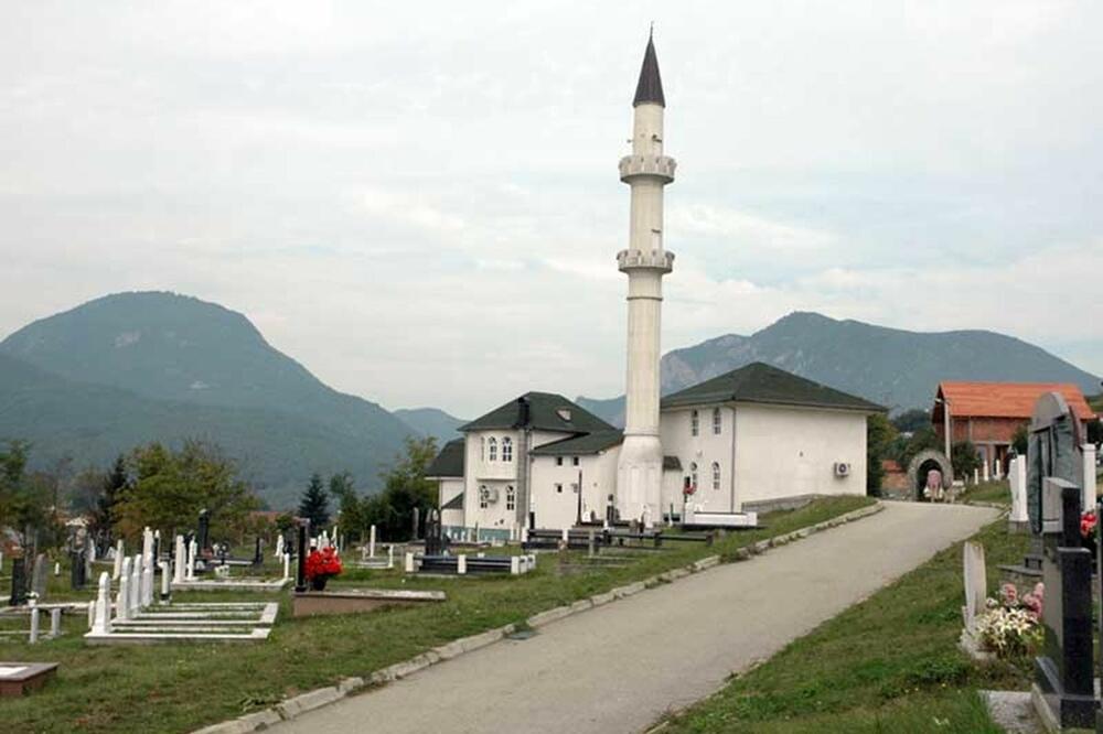 Džamija i groblje u Beranama, Foto: Arhiva Vijesti
