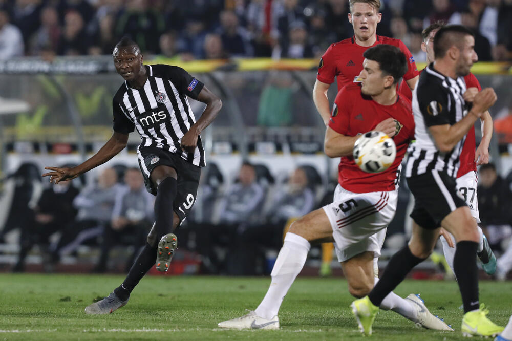 Umar Sadik i Hari Megvajer na utakmici u Beogradu, Foto: Beta/AP