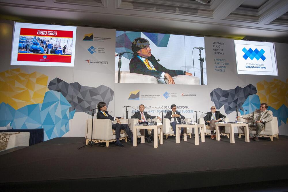 Sa panelu u okviru konferencije Privredne komore, Foto: PKCG