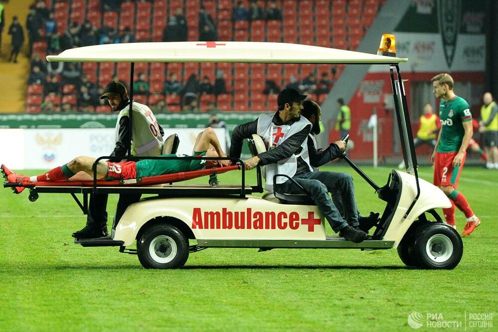 Luka Đorđević na nosilima