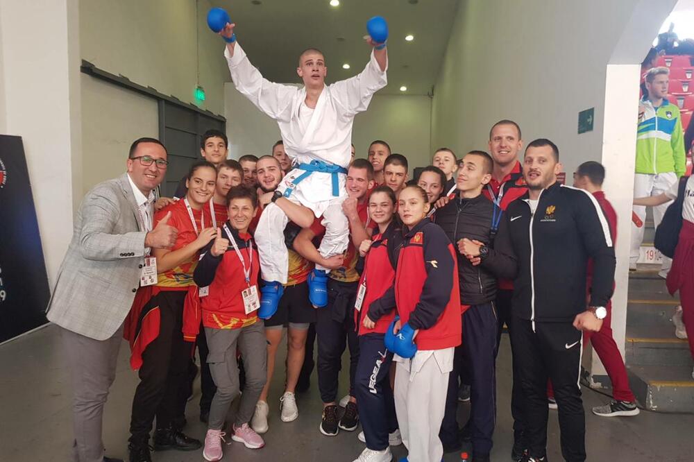 Bojan Bošković i crnogorski karatisti u Čileu, Foto: Mina