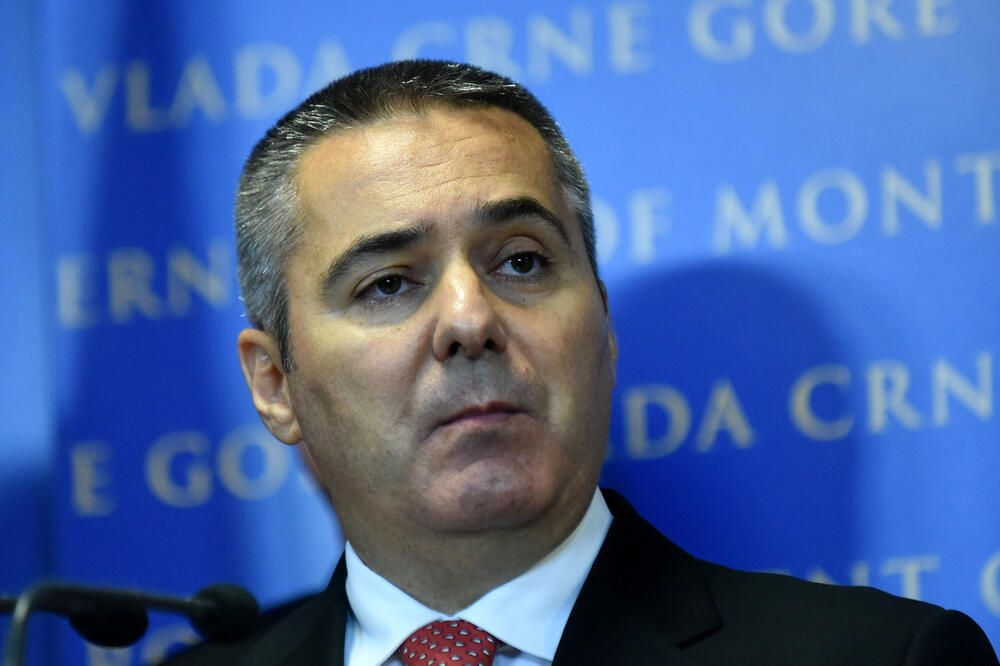 Hoće li njegova magistarska diploma biti izložena kao počasni eksponat: Direktor Uprave policije Veselin Veljović, Foto: Boris Pejović