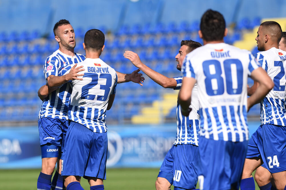 Fudbaleri Budućnosti proslavljaju gol, Foto: Savo Prelević