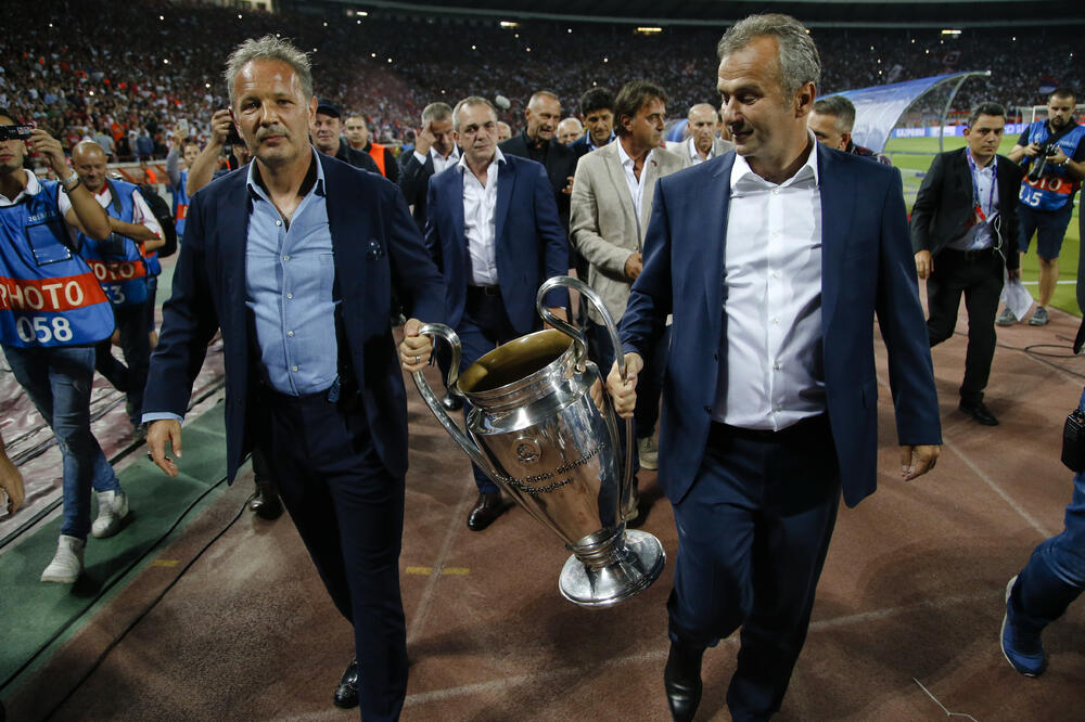 Savićević i Mihajlović sa peharom Lige šampiona prošle godine na Marakani, Foto: Darko Vojinovic