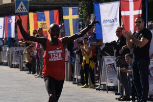 FOTO PRIČA Trčalo više od hiljadu maratonaca, Kenijac najbrži
