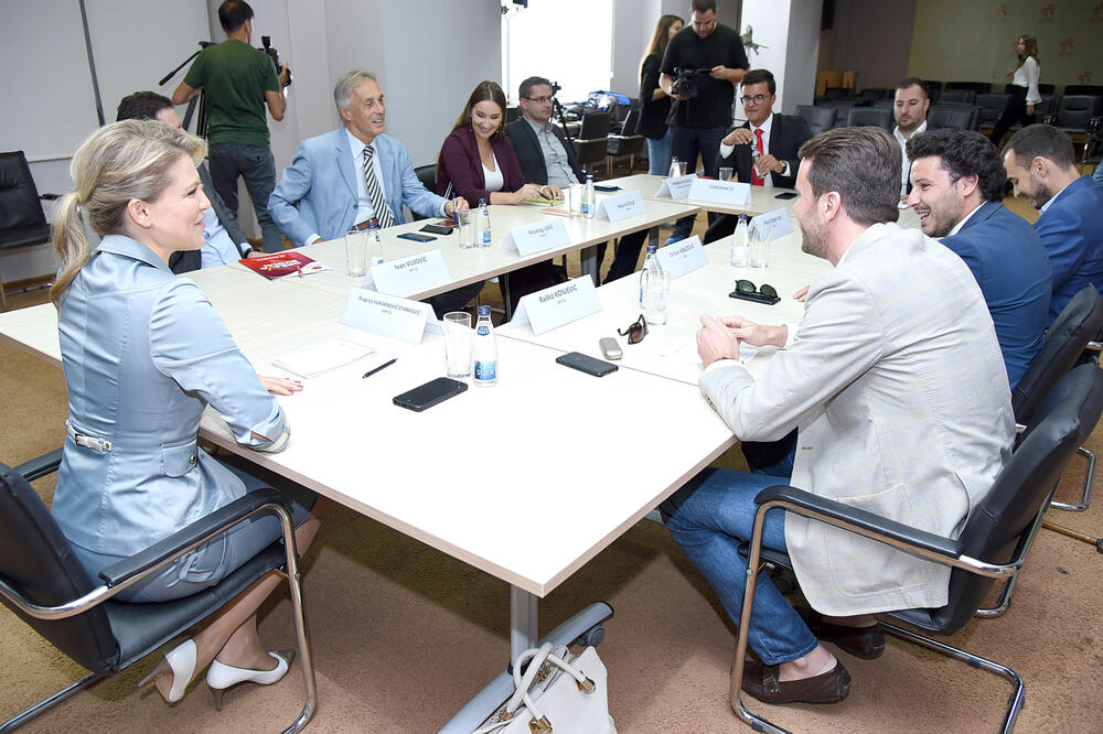 Treba dogovoriti zajedničku platformu: Sa jednog od sastanaka opozicije, Foto: Zoran Đurić