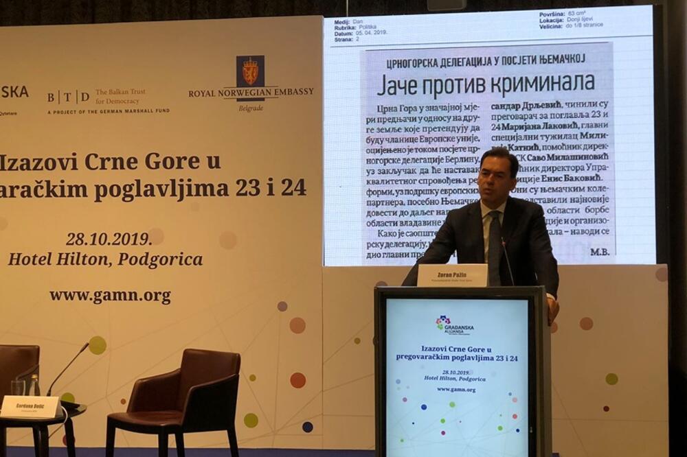 Pažin na konferenciji, Foto: Facebook.com/GradjanskaAlijansaCG