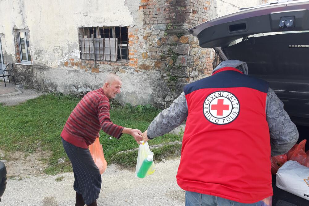 Sa doniranja pomoći, Foto: Crveni krst Bijelo Polje