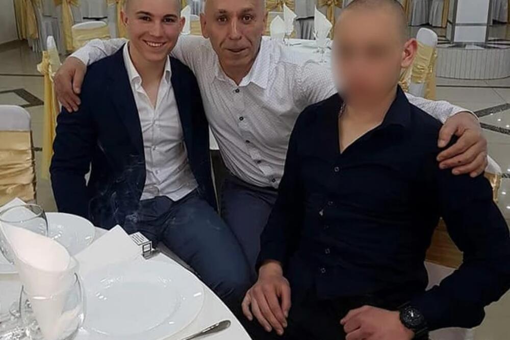 Marko Jovišić sa sinovima, Foto: Facebook