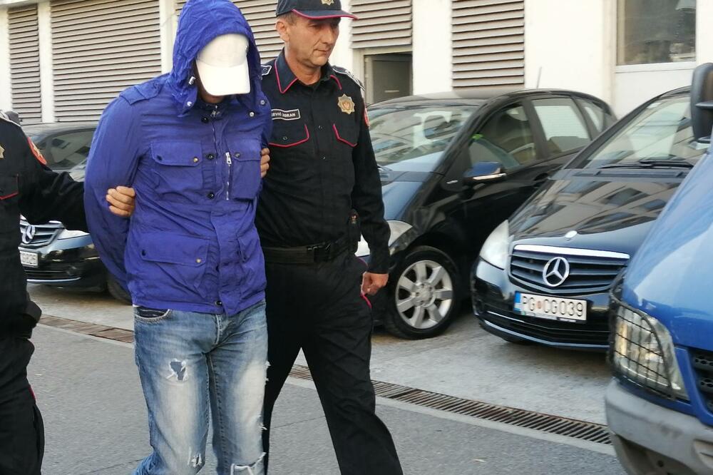 Sa privođenja Popovića, Foto: Jelena Jovanović