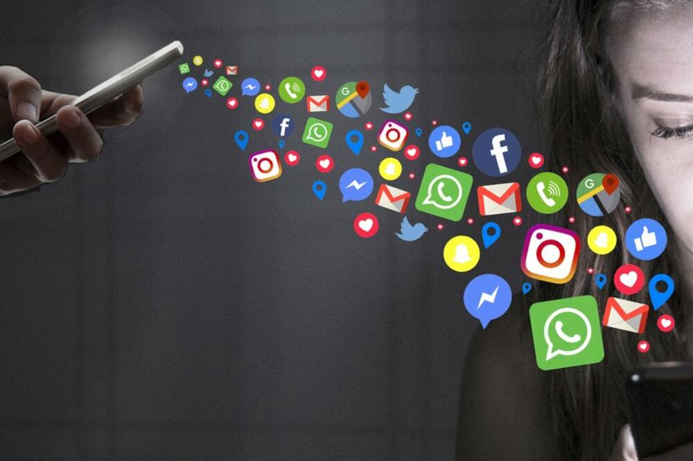 Stokerver omogućava korisnima da vide poruke, mejlove i da imaju pristup kameri na telefonu kod drugih osoba, Foto: Getty Images