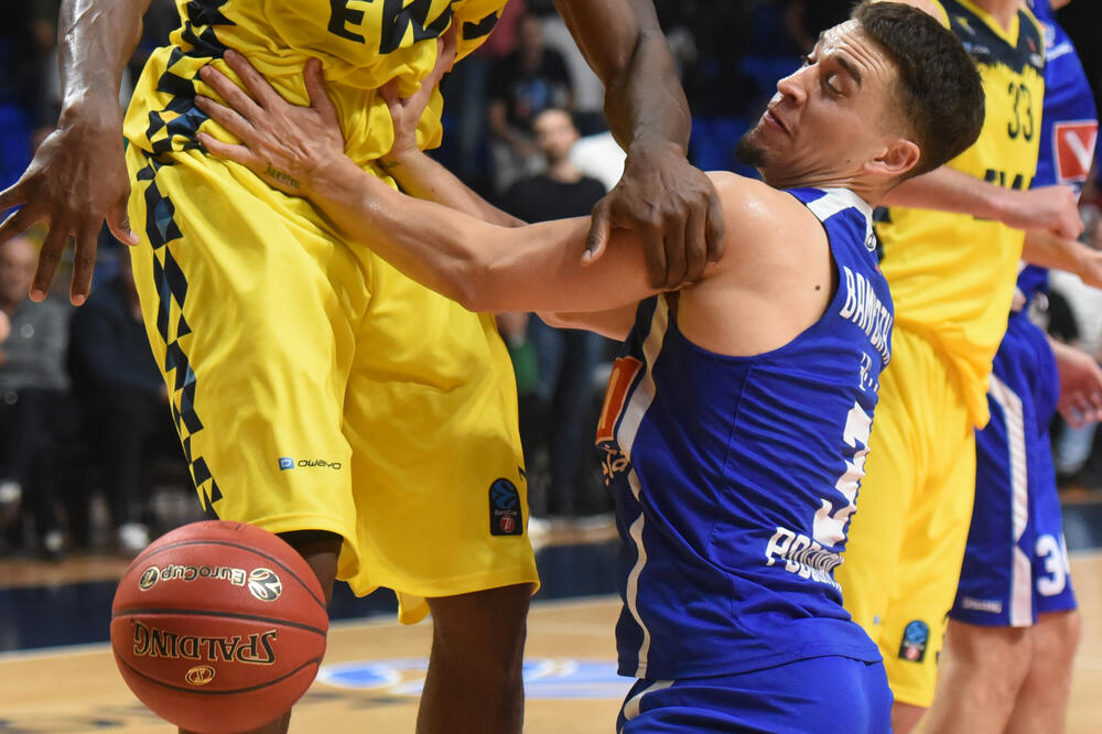 Riki Polding u duelu sa Skotom Bamfortom, Foto: Savo Prelević