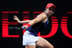 Prva igračica svijeta ubjedljivo do polufinala