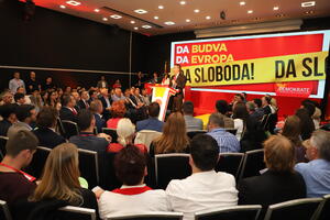 Demokrate: Sistem koji napuštaju ljekari zreo za liječenje