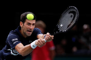 Novak Đoković podigao pehar u Bersiju
