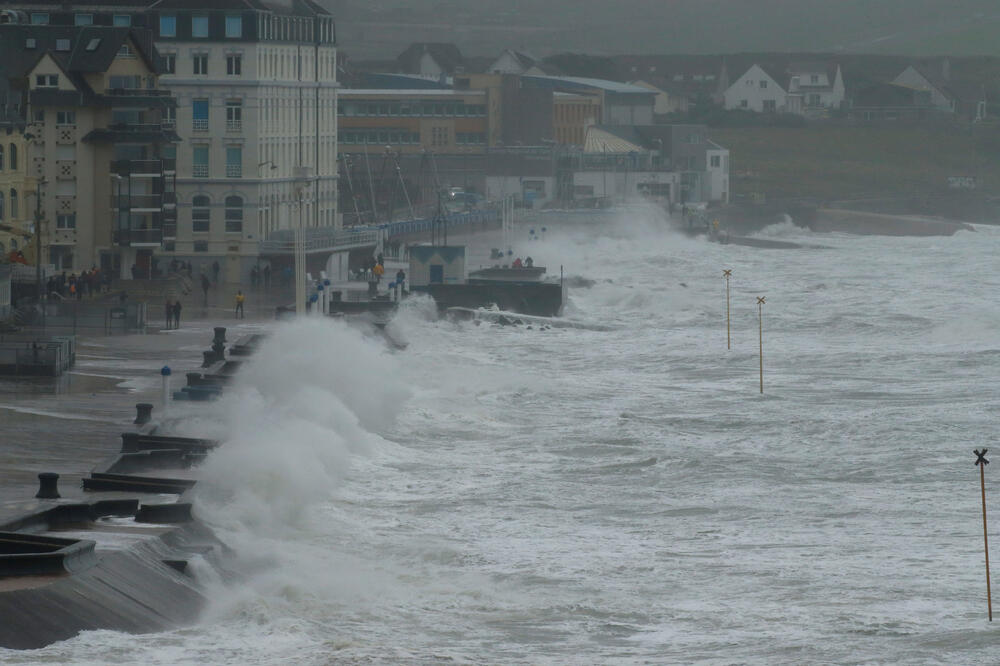 Oluja "Ameli" donijela bujične poplave jugoistoku zemlje, Foto: Reuters