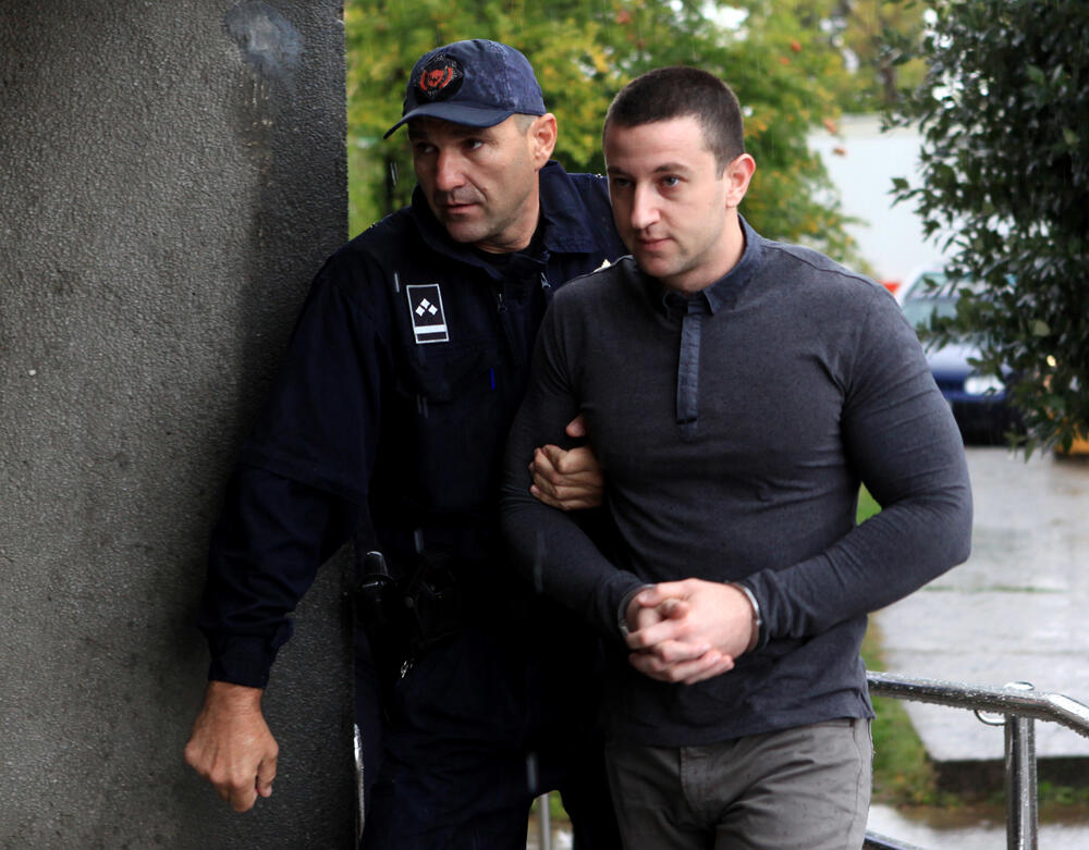 Optuženi stižu na suđenje