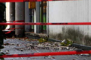 Otpao mermerni blok sa pošte u centru Podgorice