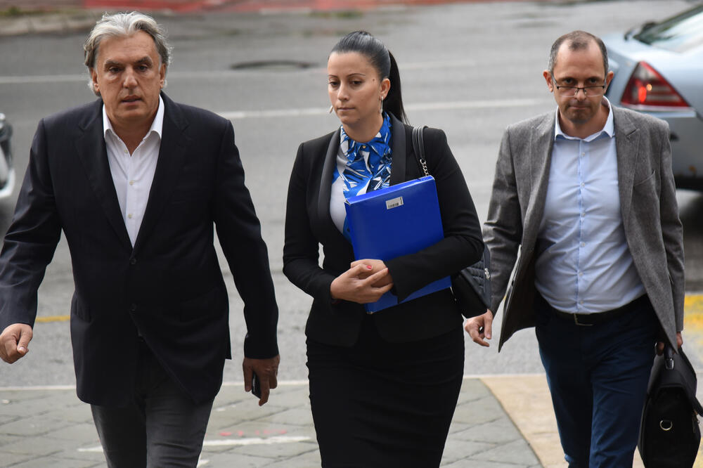 Bojana Lakićević Đuranović sa advokatom Velimirovićem dolazi na suđenje, Foto: Savo Prelević