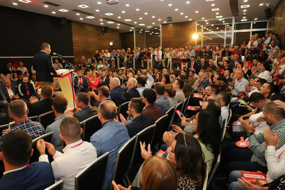 Demokrate, Foto: Demokrate