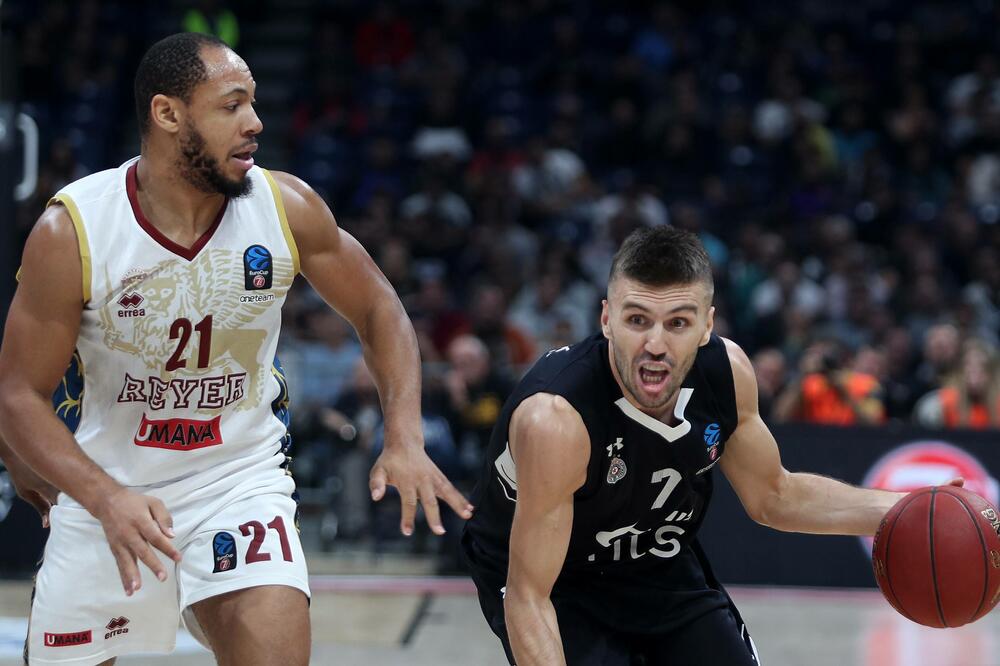 Gordić na meču sa Venecijom, Foto: BRANISLAV BOZIC