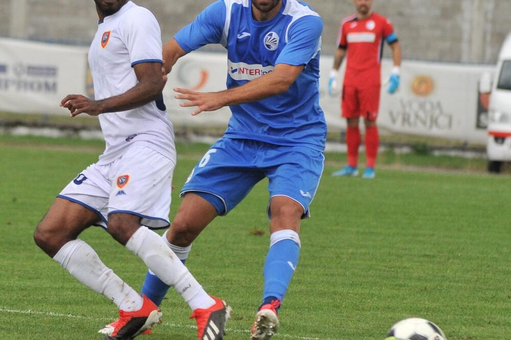 Duel Bulatovića i Mendija sa prvenstvenog meča Sutjeske i Zete, Foto: Milan Šapurić