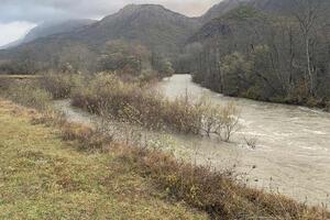 (VIDEO) Rijeka Plašnica ugrožava nekoliko kolašinskih sela