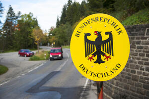 Nakon povratka protjeranog šefa kriminalne grupe, Njemačka...