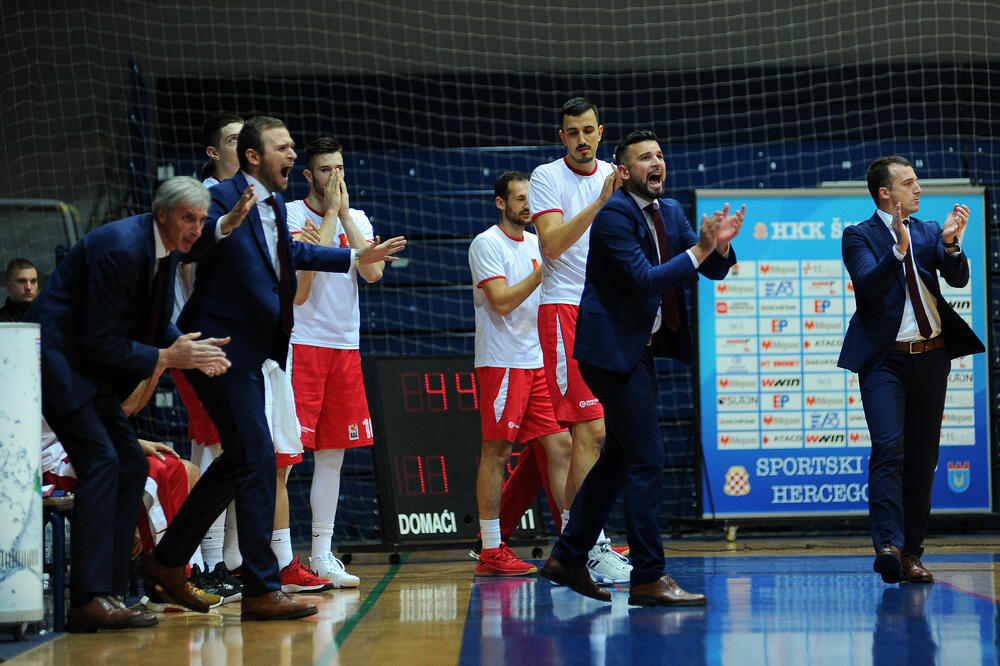 Stručni štab i dio ekipe Lovćena